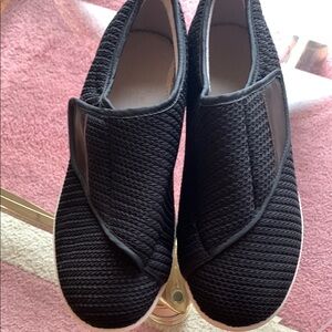 Black Flexible Knit Sneakers